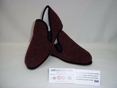 Pantuflas  Modelo 17 fieltro y lana 100% natural,  fabricada a mano color burdeos liso tallas de 27 a 46