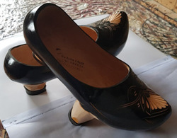 Madreña negra tallada Nº 42