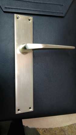  Manilla latonada automática cuadrada Taner