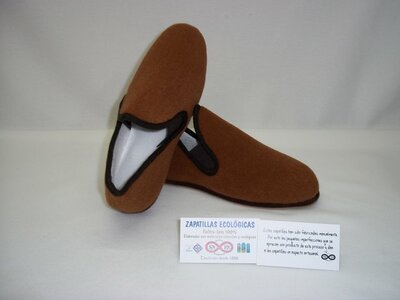 Pantuflas Modelo 17 fieltro y lana 100% natural,  fabricada a mano mostaza liso tallas de 27 a 46
